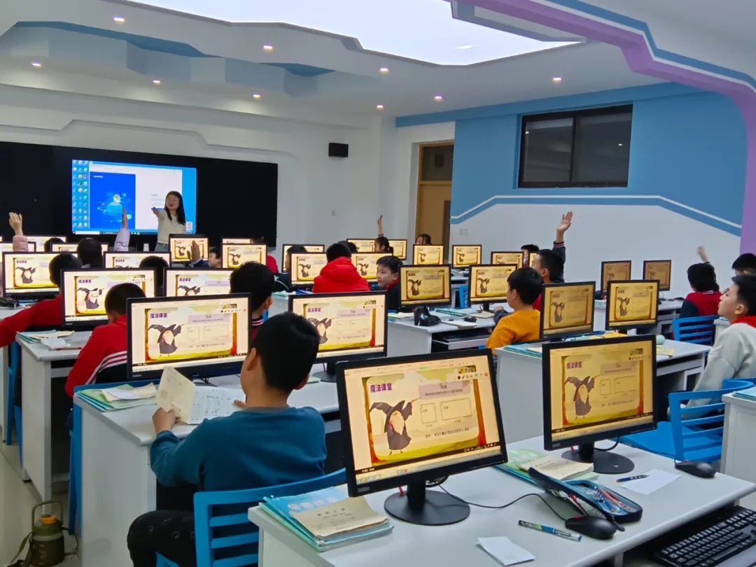 科技助力成长，可达鸭编程“双进助力双减”科普进校园活动启动